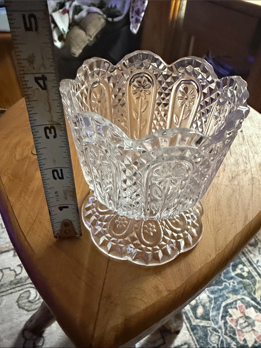 Avon Daisy and Diamond Glass Compote vintage collectable excellent condition